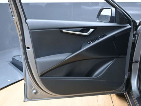 Used 2023 Kia Niro LX image 36