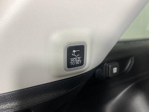 Used 2023 Jeep Grand Cherokee Limited RWD image 10