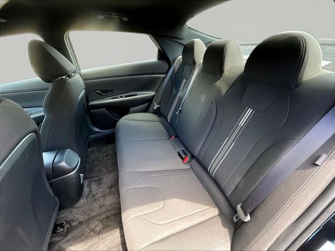 Used 2025 Hyundai Elantra Sport FWD image 22