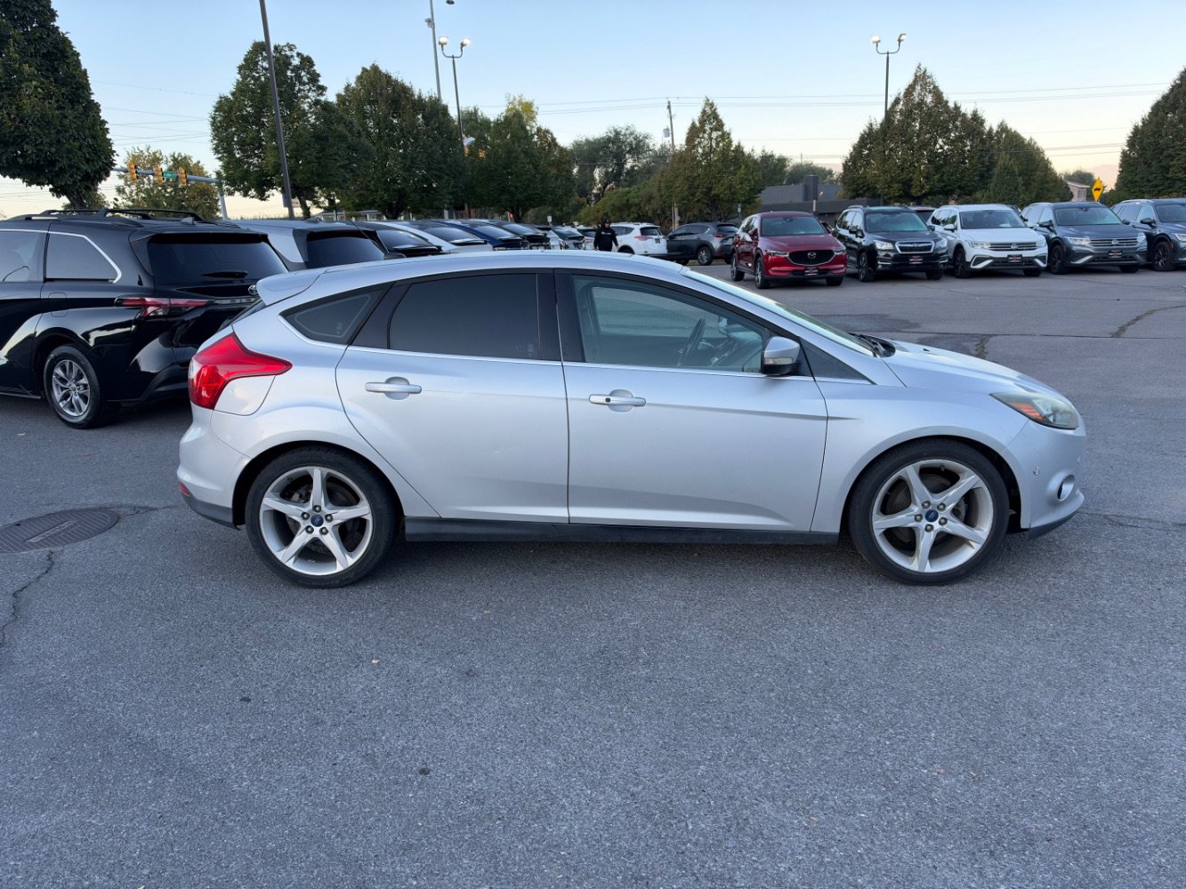 Used 2013 Ford Focus Titanium w/ Titanium Handling Pkg FWD image 6