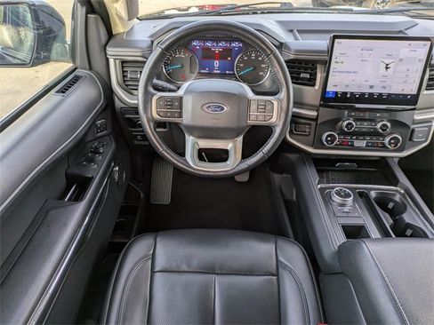 Used 2024 Ford Expedition XLT image 19