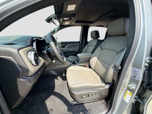 New 2026 Chevrolet Colorado ZR2 w/ Technology Package AWD/4WD image 23