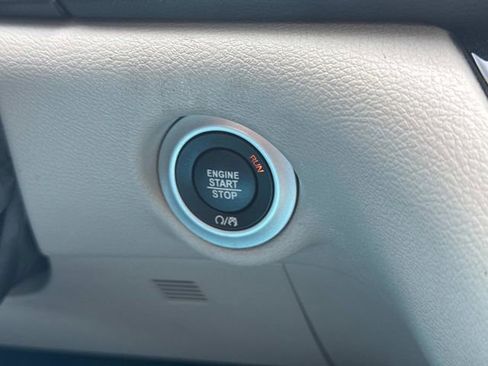 Used 2023 Chrysler Pacifica Touring-L FWD image 36