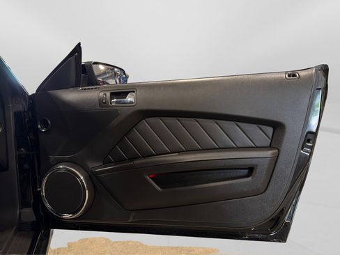 Used 2012 Ford Mustang GT Premium w/ Security Pkg RWD image 34