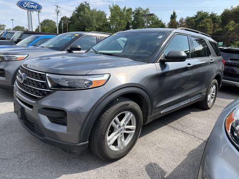 Used 2023 Ford Explorer XLT AWD/4WD image 4