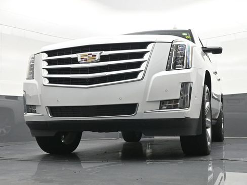 Used 2019 Cadillac Escalade Premium Luxury RWD image 31