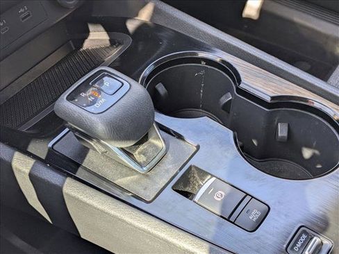 Used 2021 Nissan Rogue SV image 12