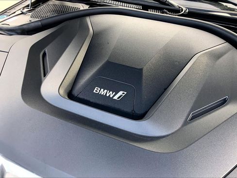 Certified 2025 BMW i4 eDrive40 w/ M Sport Package RWD image 32