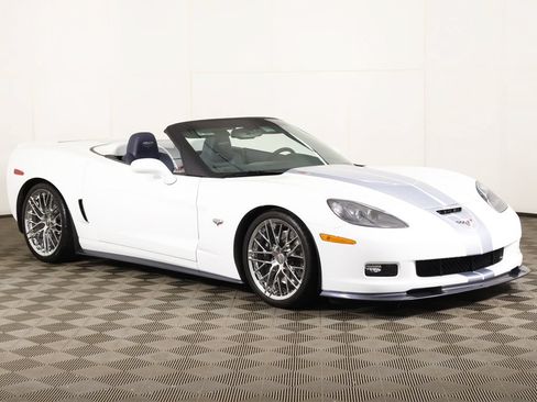 Used 2013 Chevrolet Corvette 427 w/ 1SC Preferred Equipment Group RWD image 2