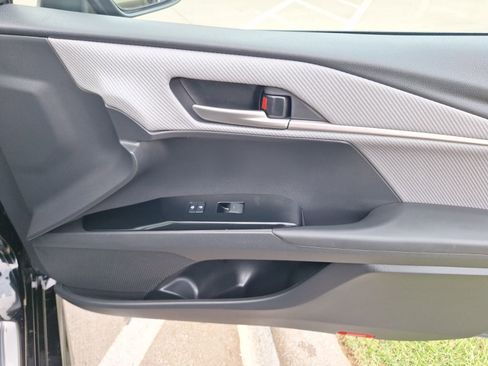 Used 2025 Toyota Camry SE image 35