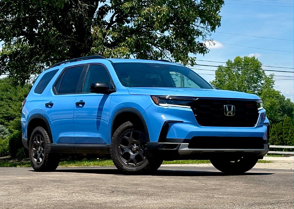 Used 2024 Honda Pilot TrailSport image 1