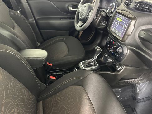 Used 2023 Jeep Renegade Latitude AWD/4WD image 13