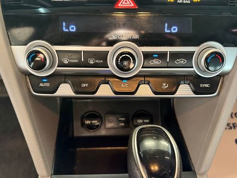 Used 2020 Hyundai Elantra SEL image 29