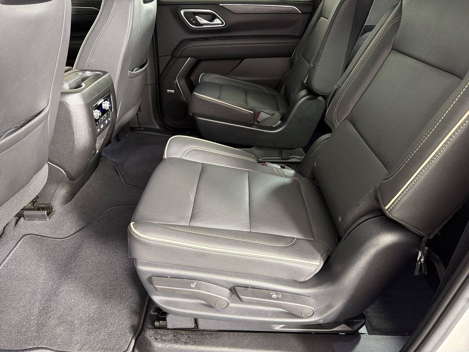 Used 2023 GMC Yukon XL SLT w/ SLT Premium Package AWD/4WD image 21