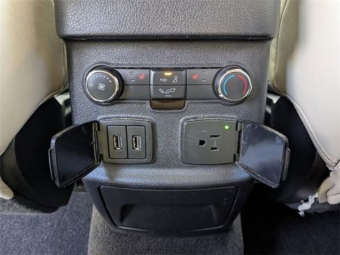 Used 2017 Ford Explorer Platinum image 17