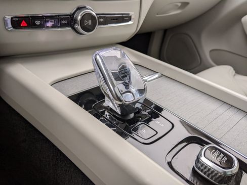 Certified 2025 Volvo XC60 T8 Ultra w/ Climate Package image 19