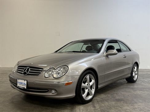 Used 2004 Mercedes-Benz CLK 320 Coupe image 3