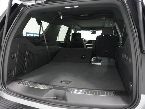 New 2026 Chevrolet Suburban Premier image 9