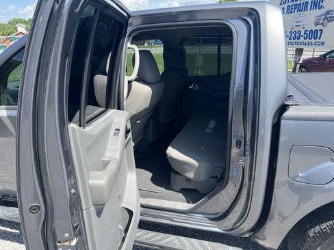 Used 2019 Nissan Frontier SV w/ Value Truck Package RWD image 11