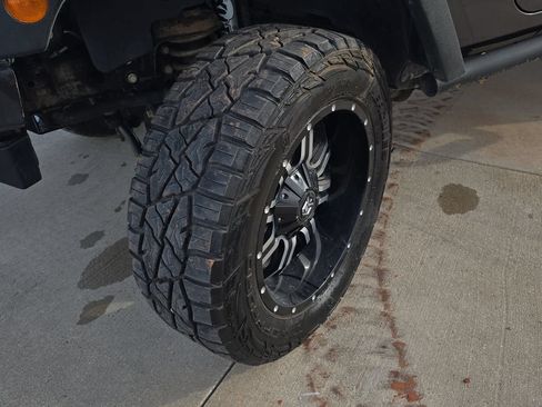 Used 2018 Jeep Wrangler Unlimited Sport S AWD/4WD image 32