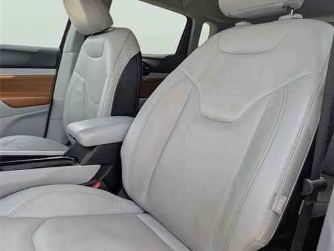 Used 2022 Jeep Compass Limited image 13