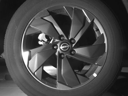 Used 2025 Nissan Rogue SV image 15