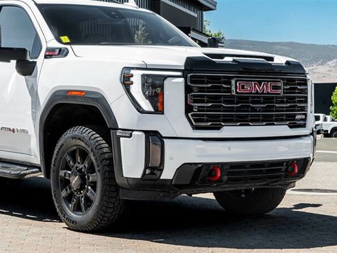 Used 2024 GMC Sierra 2500 AT4 AWD/4WD image 9