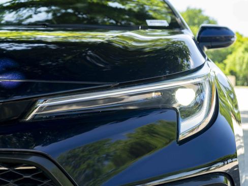 Used 2023 Toyota Corolla SE w/ SE Premium Package FWD image 11