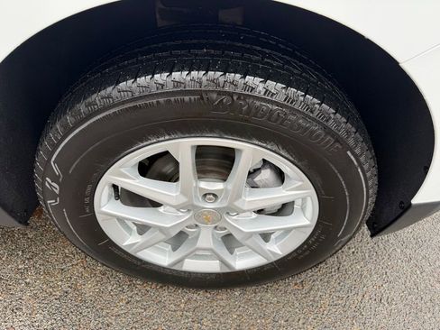 Used 2023 Chevrolet Equinox LT AWD/4WD image 27