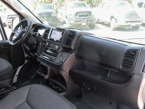 Used 2025 RAM ProMaster 2500 w/ U-Haul Equipment Group FWD image 32
