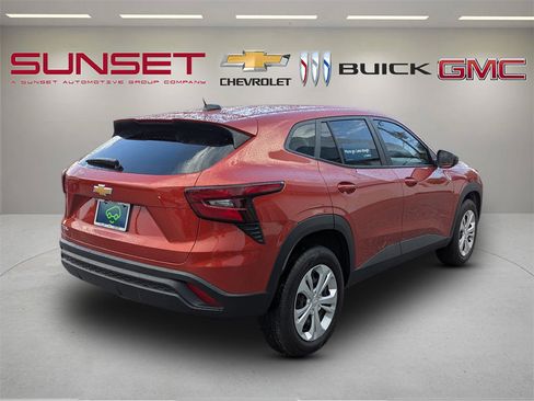 Certified 2024 Chevrolet Trax LS FWD image 7