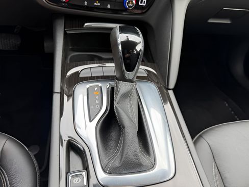Used 2018 Buick Regal Essence FWD image 17