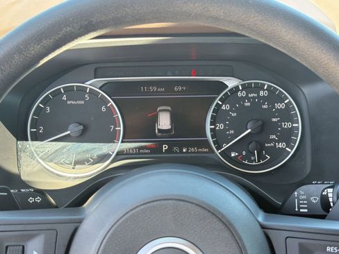 Used 2023 Nissan Rogue S image 18