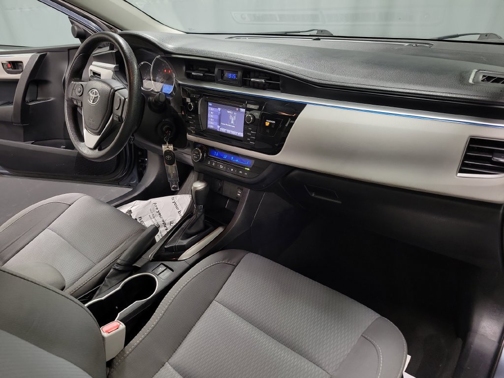 Used 2015 Toyota Corolla LE FWD image 32