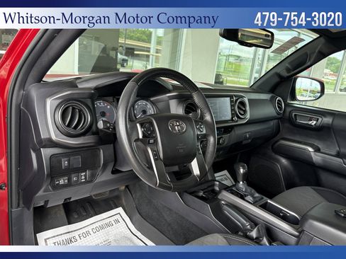 Used 2021 Toyota Tacoma TRD Off-Road w/ Technology Package AWD/4WD image 10