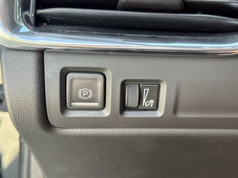 Used 2019 Cadillac XT4 Sport w/ Cold Weather Package FWD image 21