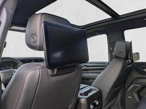 Used 2021 GMC Yukon Denali w/ Denali Premium Package image 17