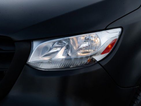 Used 2020 Mercedes-Benz Sprinter 2500 image 8