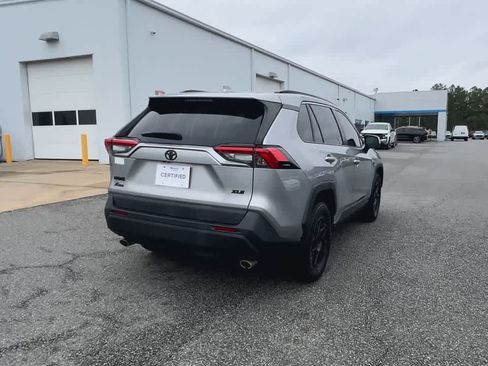 Used 2020 Toyota RAV4 XLE image 8
