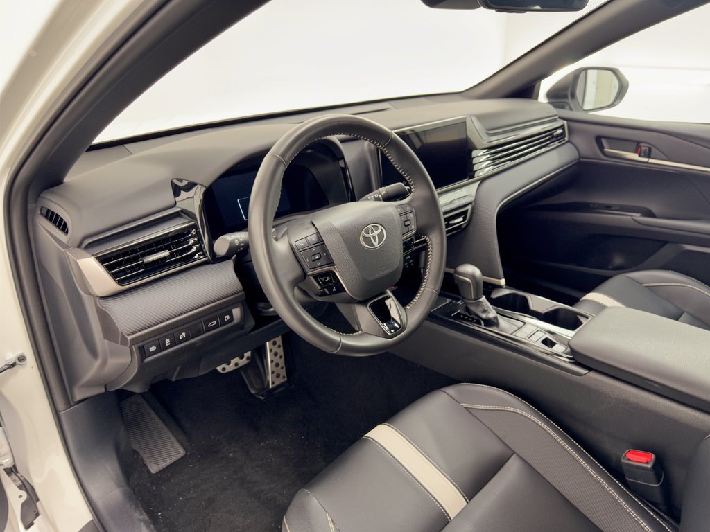 Used 2025 Toyota Camry SE w/ Convenience Package FWD image 4