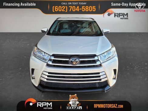 Used 2017 Toyota Highlander XLE w/ Carpet Mat Package FWD image 2