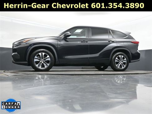 Used 2023 Toyota Highlander XLE image 44