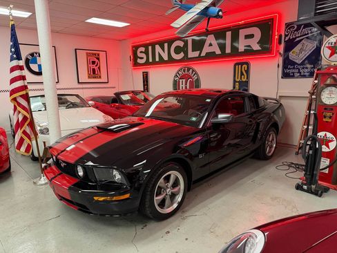 Used 2006 Ford Mustang GT RWD image 3