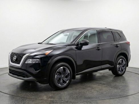 Used 2025 Nissan Rogue SV image 3