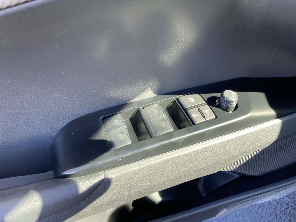 New 2026 Toyota Camry Hybrid FWD image 14