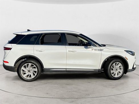 Used 2023 Lincoln Corsair AWD image 2