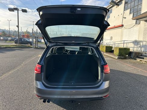 Used 2015 Volkswagen Golf S image 23