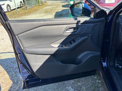 Used 2025 Nissan Rogue SV image 18