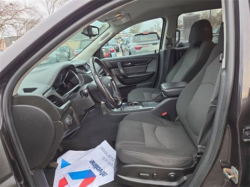 Used 2017 Chevrolet Traverse LT w/ Style and Technology Package image 21