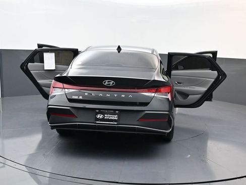 Certified 2024 Hyundai Elantra SEL image 28